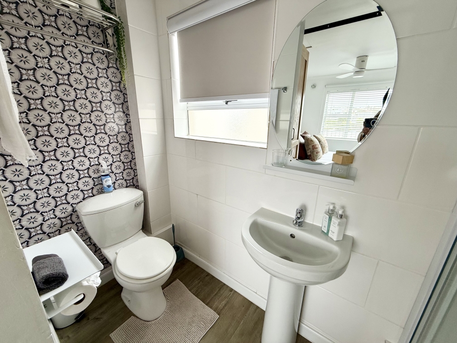 1 Bedroom Property for Sale in Middedorp Western Cape